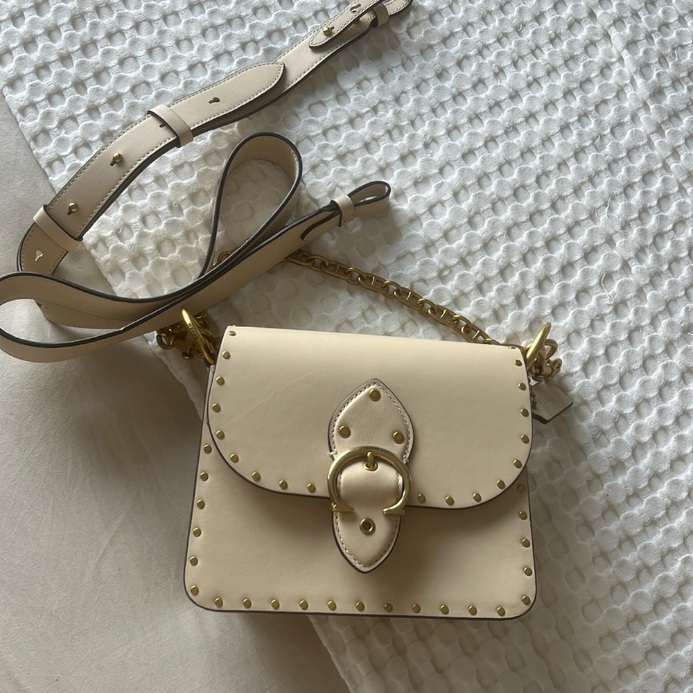 Coach Shoulder Bag 18 With Rivets 4600